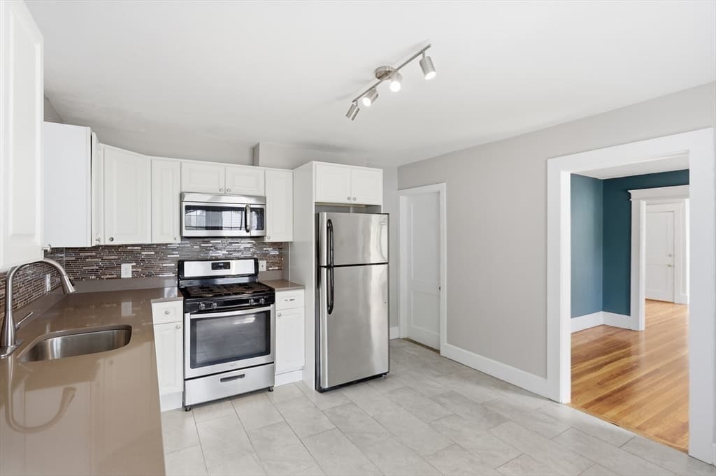 34 Daniels St # 34, Lowell MA 01852 photo 18