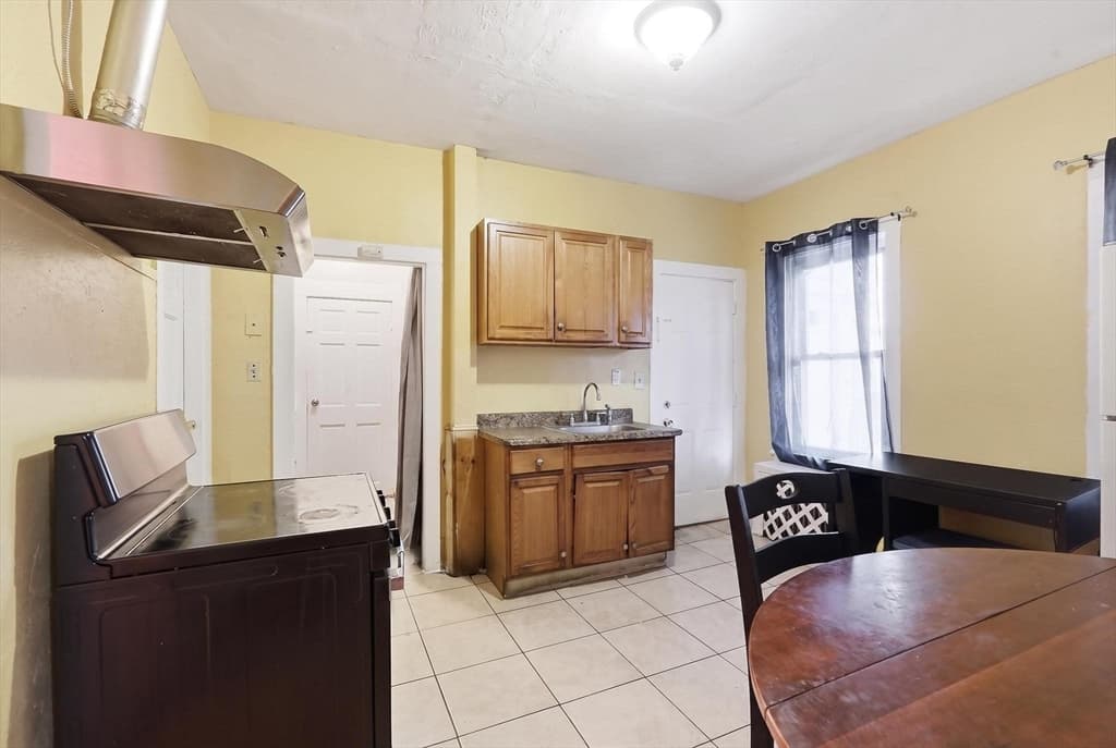 10 Brook St, Brockton MA 02301 photo 9