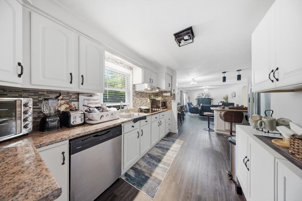 330 Lake St, Shrewsbury MA 01545 photo 5