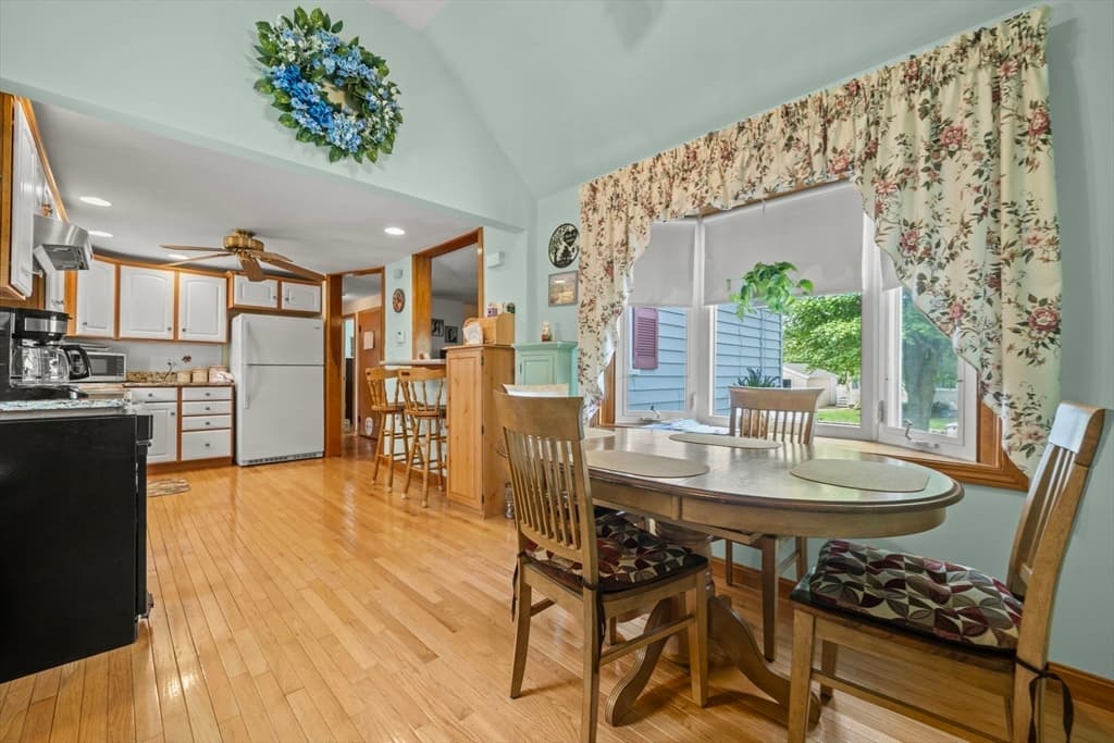 14 Richard Cir, Woburn MA 01801 photo 13
