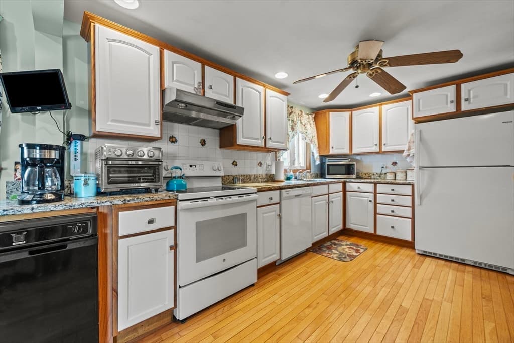 14 Richard Cir, Woburn MA 01801 photo 17
