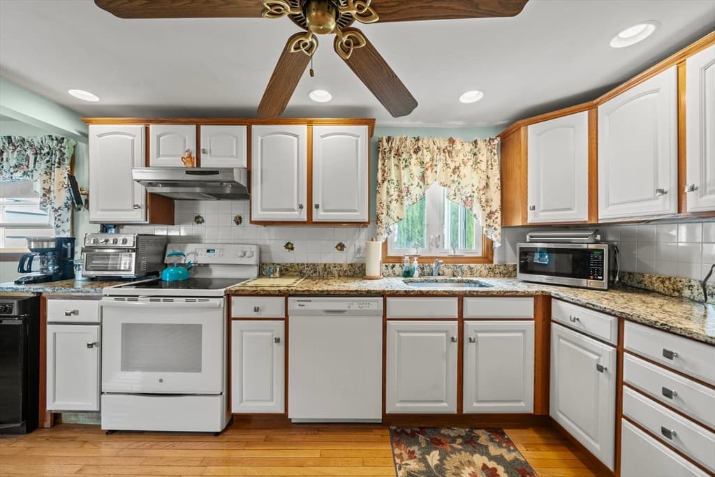 14 Richard Cir, Woburn MA 01801 photo 18
