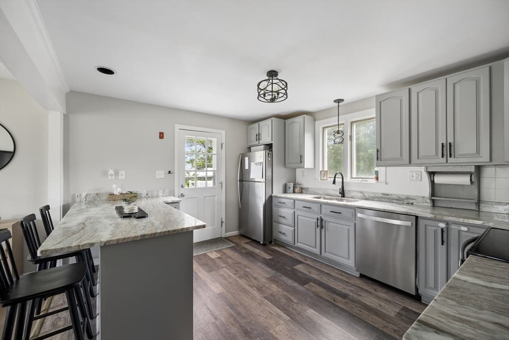 706 Russells Mills Rd, Dartmouth MA 02748 photo 6