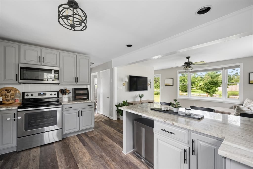 706 Russells Mills Rd, Dartmouth MA 02748 photo 7
