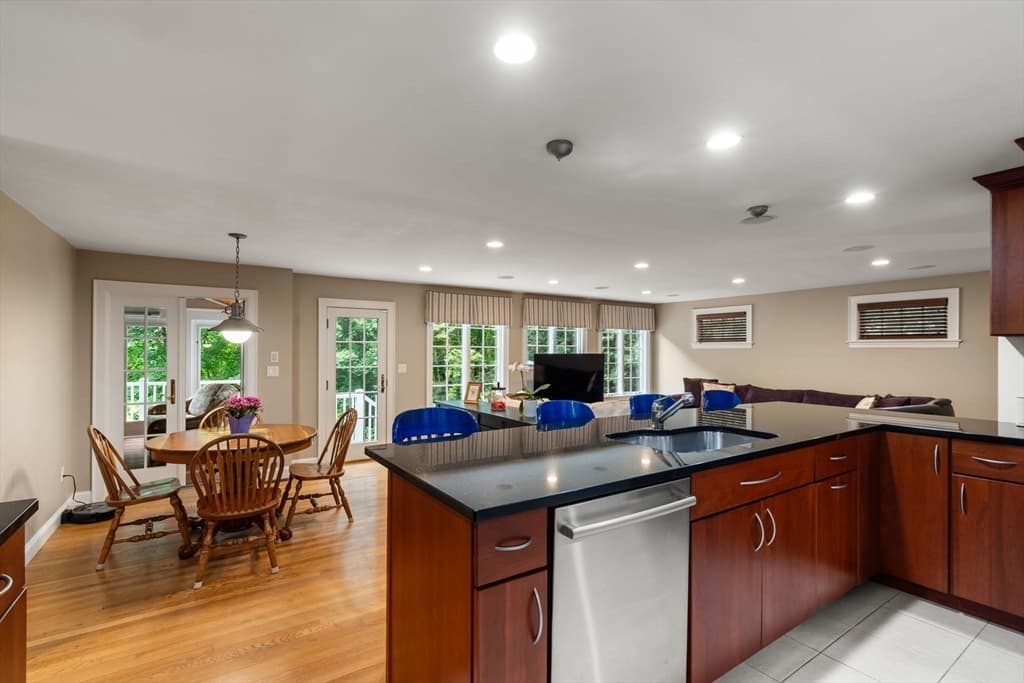 42 Sheridan Rd, Wellesley MA 02481 photo 9