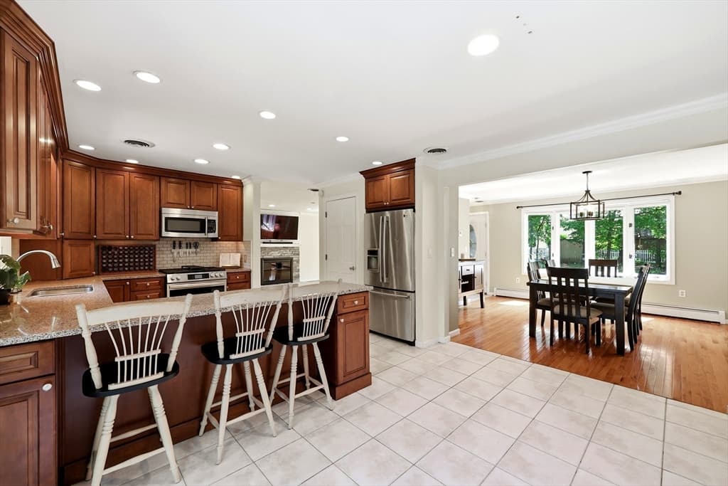 78 Branch St, Longmeadow MA 01106 photo 2