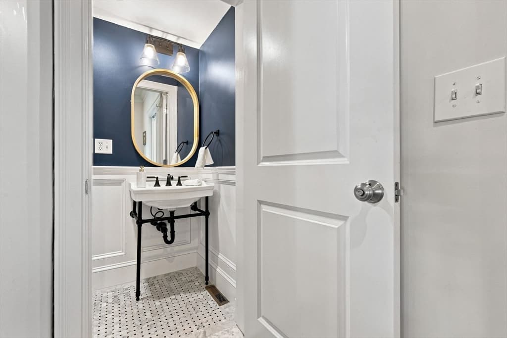 16 Thomas Park # 1, Boston MA 02127 photo 9