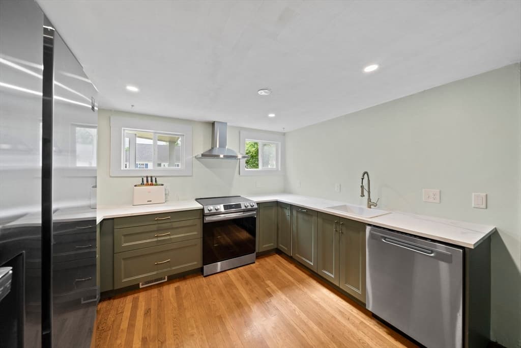 495 Thicket St, Weymouth MA 02190 photo 6