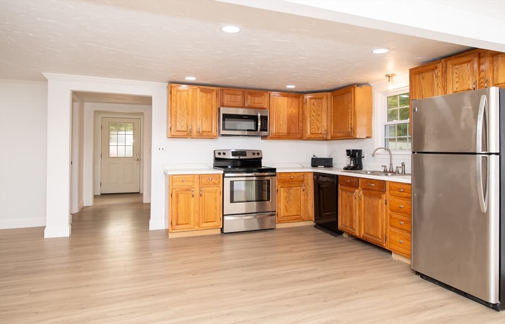 491 Hancock St, Abington MA 02351 photo 3