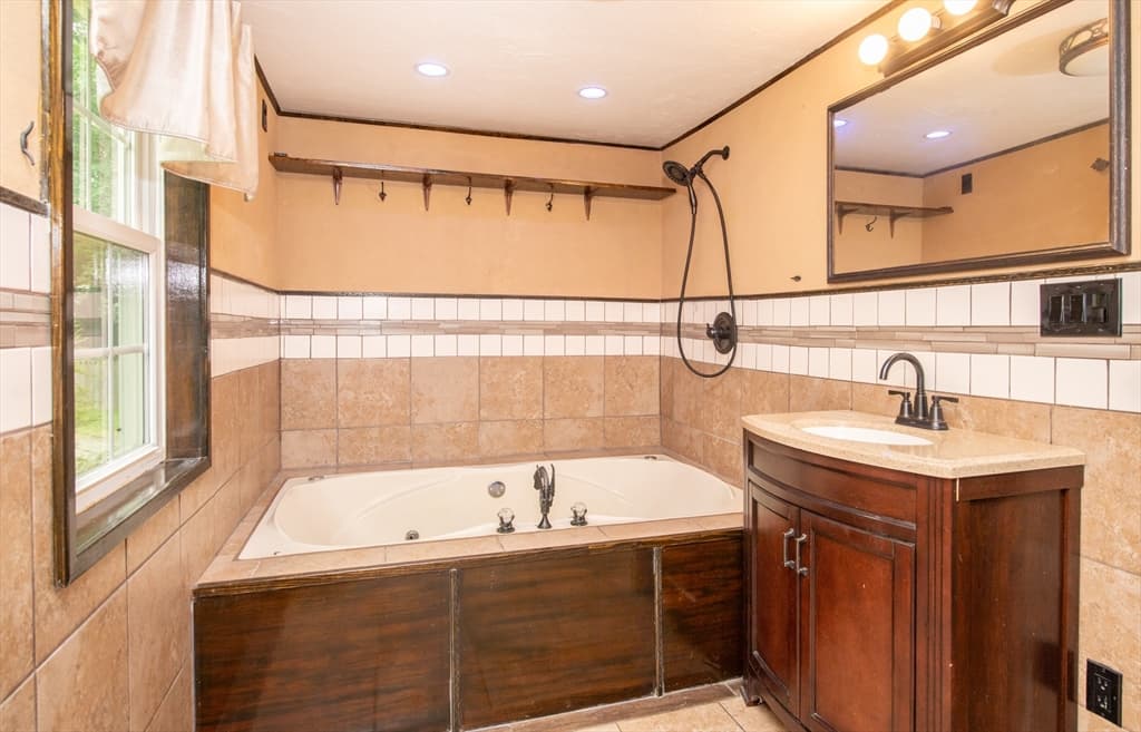 491 Hancock St, Abington MA 02351 photo 9