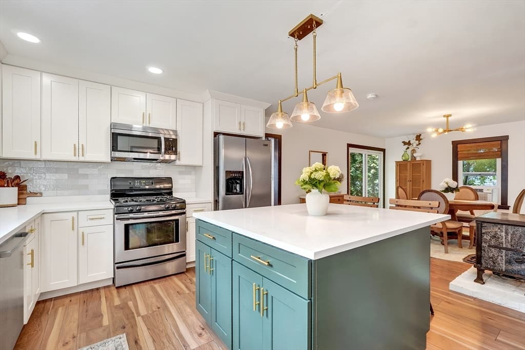Single Family Residence at 6 Elm Ct, Maynard MA 01754, Maynard, photo 2 of 39