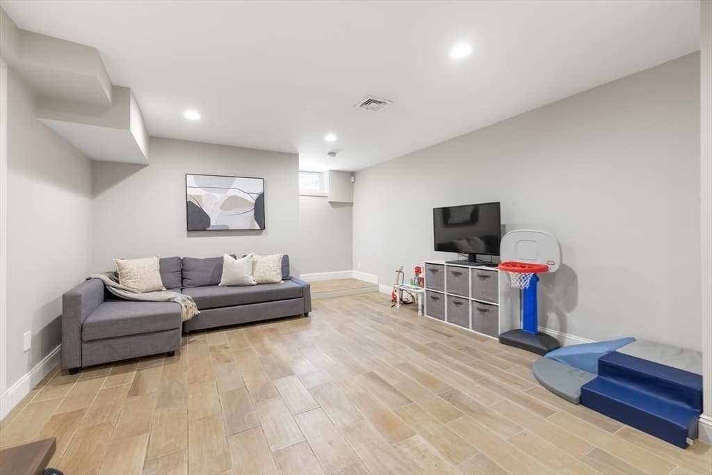 160 Walnut St # A, Newton MA 02460 photo 24