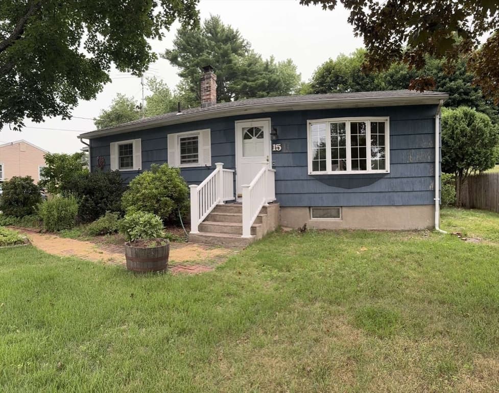 15 Wenonah Dr, Ludlow MA 01056