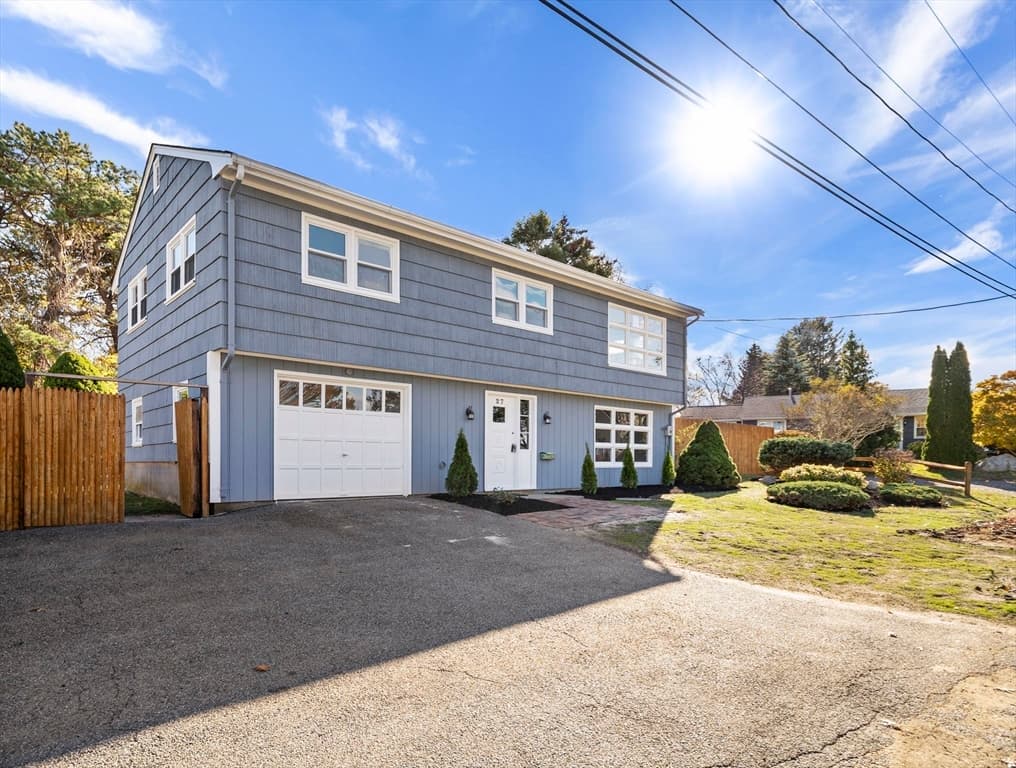 27 Hodgkins Rd, Rockport MA 01966