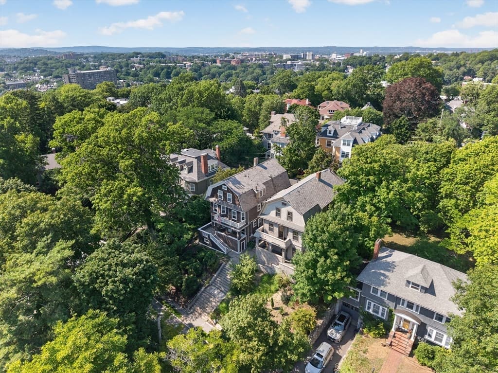 103-105 Colbourne Crescent, Brookline MA 02445 photo 2