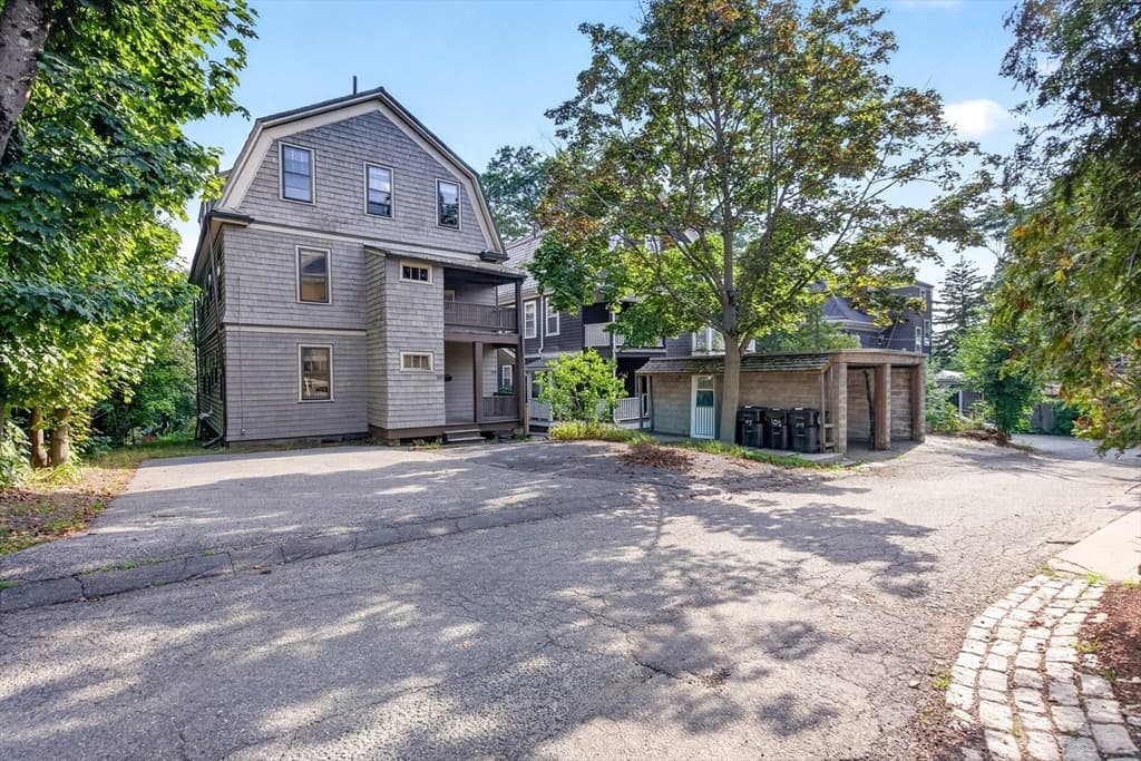 103-105 Colbourne Crescent, Brookline MA 02445 photo 13