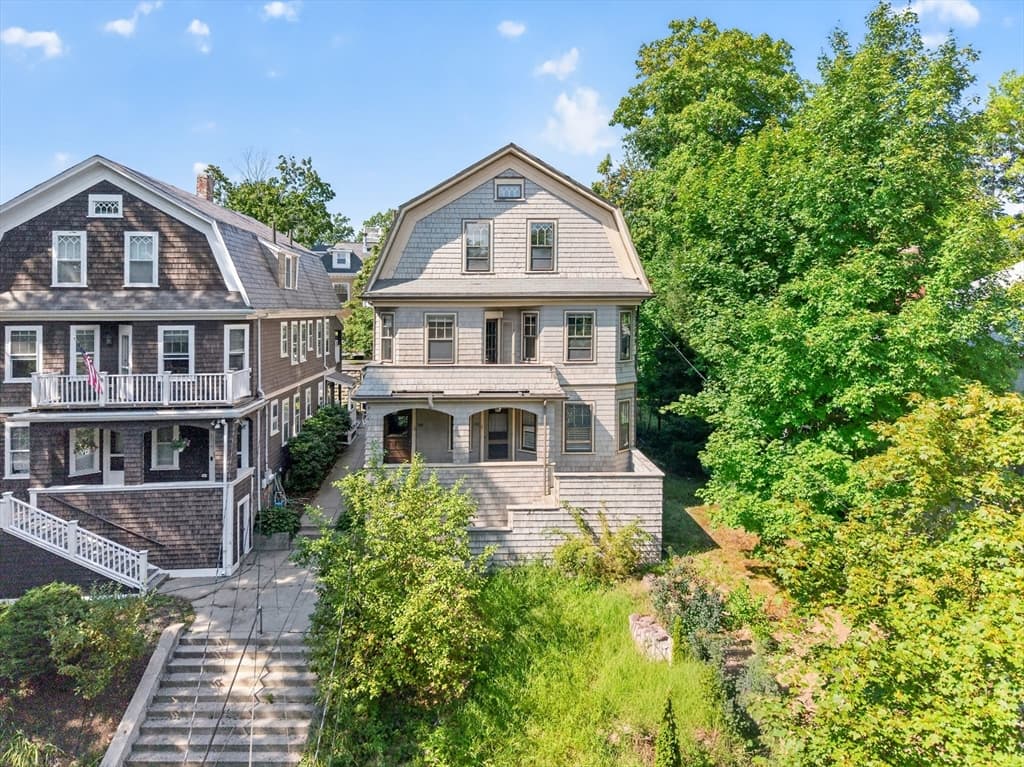 103-105 Colbourne Crescent, Brookline MA 02445