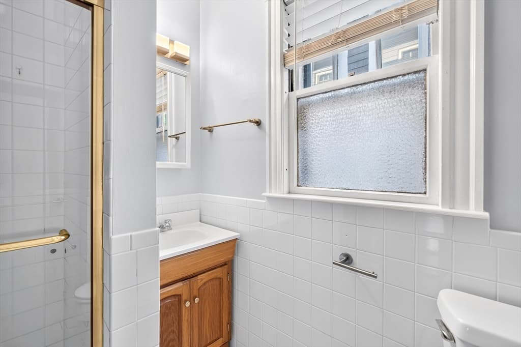 103-105 Colbourne Crescent, Brookline MA 02445 photo 9