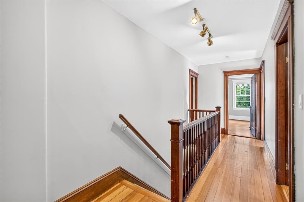 103-105 Colbourne Crescent, Brookline MA 02445 photo 24