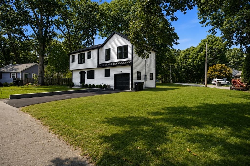 61 Mcalee Ave, Framingham MA 01702