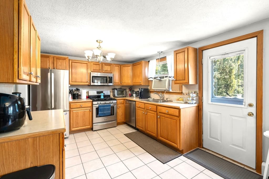 67 Andover St, Peabody MA 01960 photo 4