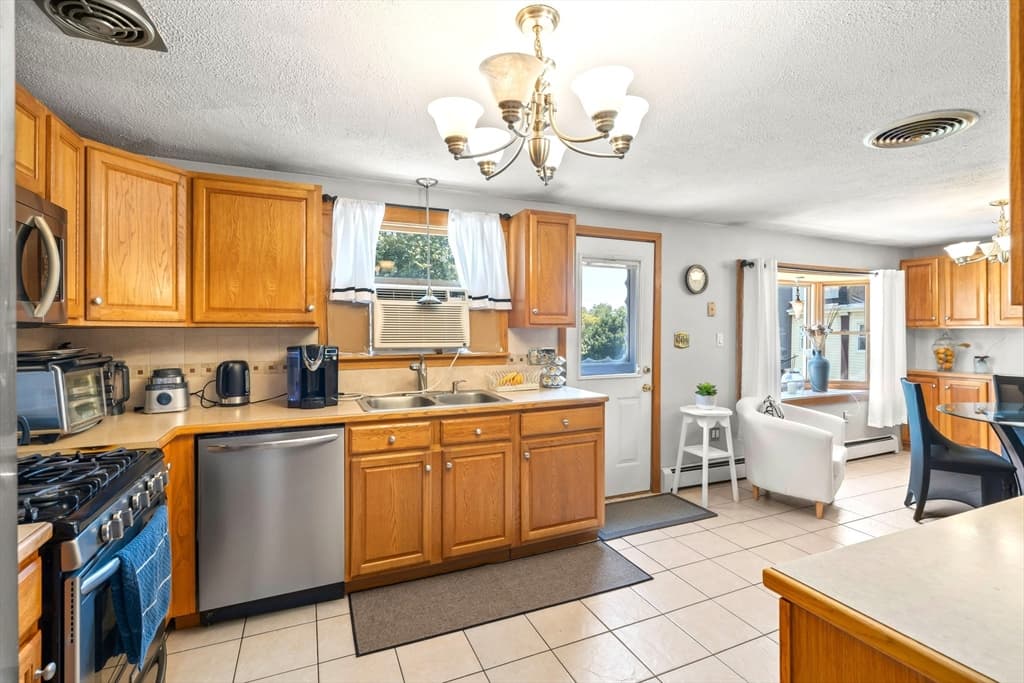 67 Andover St, Peabody MA 01960 photo 8
