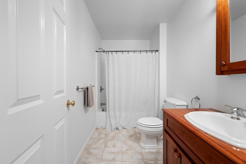 Condominium at 17 Oakes Cir # 17, Millbury MA 01527, Millbury, photo 16 of 34