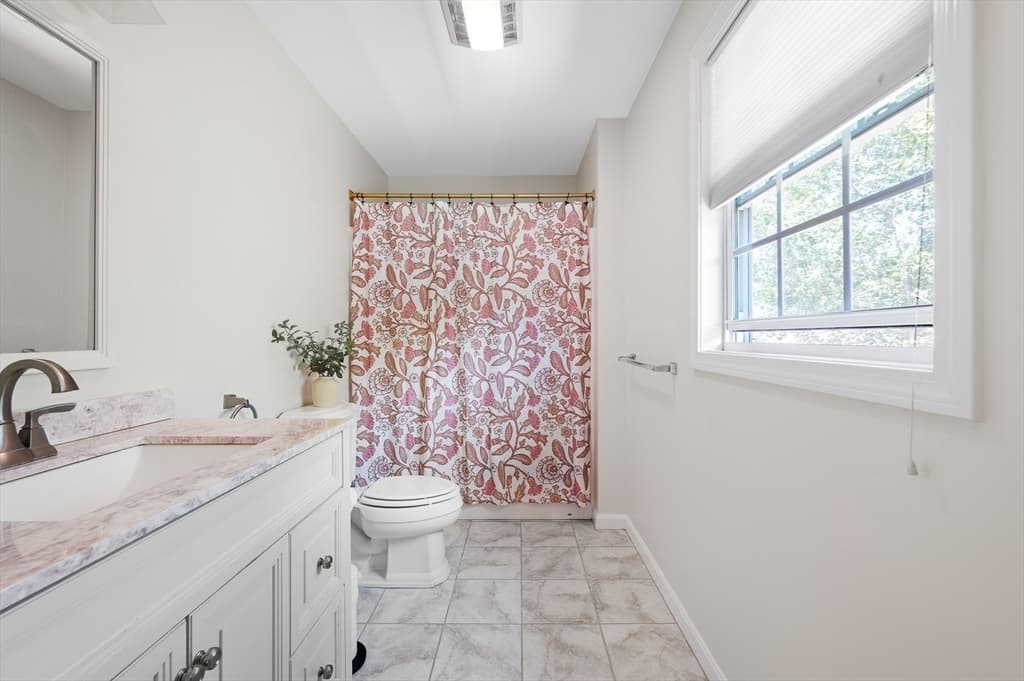 Condominium at 17 Oakes Cir # 17, Millbury MA 01527, Millbury, photo 22 of 34