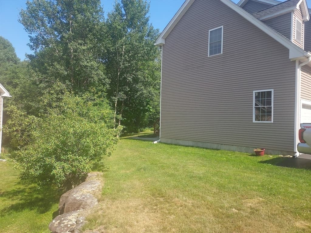 Condominium at 17 Oakes Cir # 17, Millbury MA 01527, Millbury, photo 3 of 34