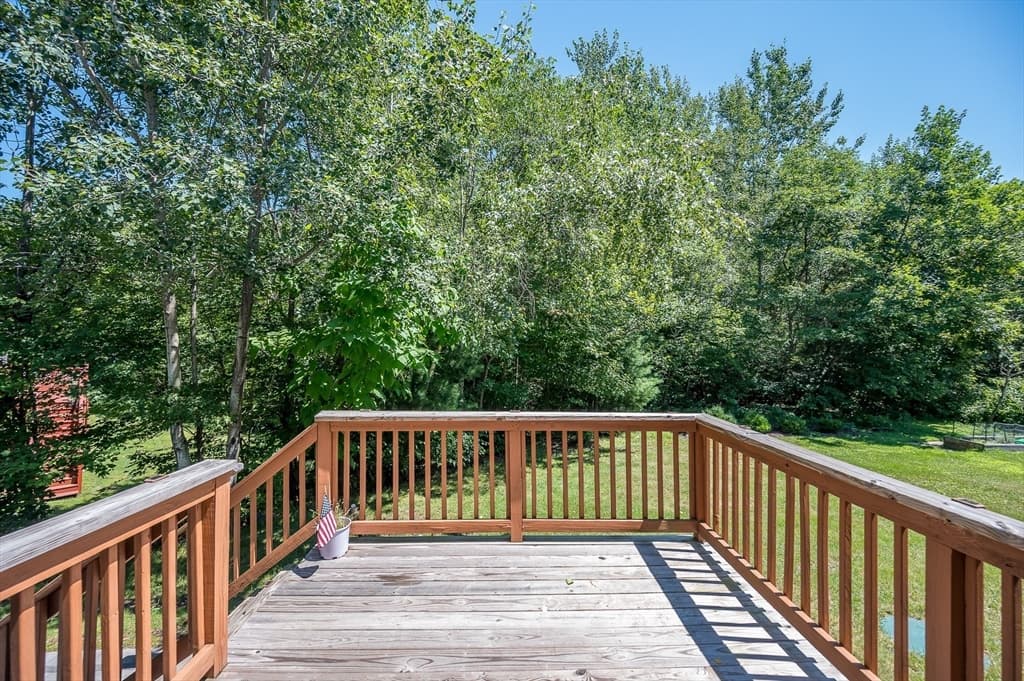 Condominium at 17 Oakes Cir # 17, Millbury MA 01527, Millbury, photo 30 of 34