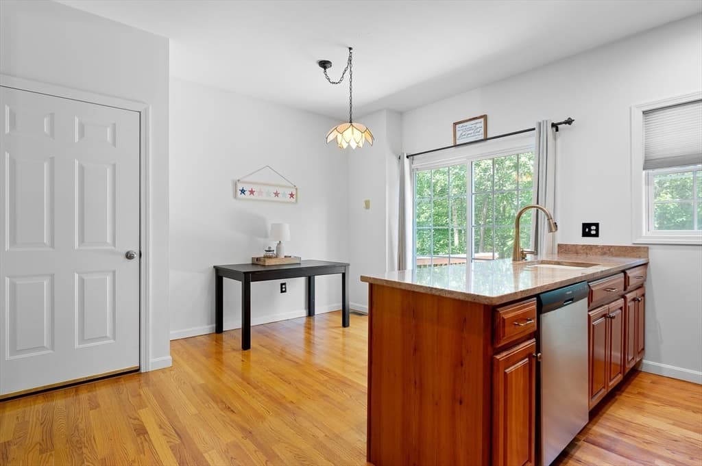 Condominium at 17 Oakes Cir # 17, Millbury MA 01527, Millbury, photo 10 of 34