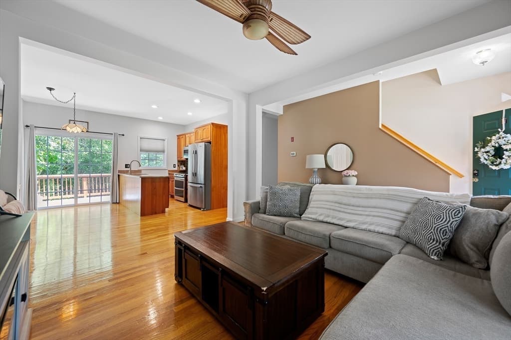 Condominium at 17 Oakes Cir # 17, Millbury MA 01527, Millbury, photo 11 of 34