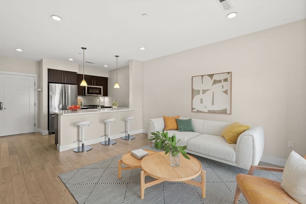1975 Massachusetts Ave # 302, Cambridge MA 02140 photo 2