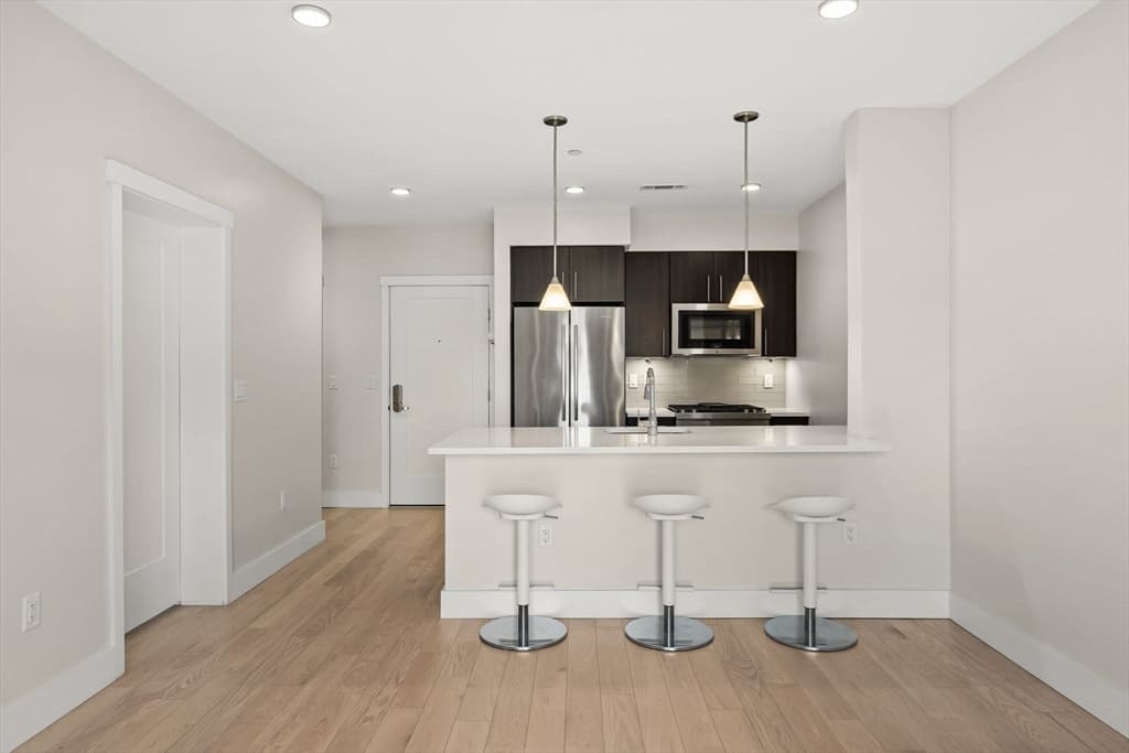 1975 Massachusetts Ave # 302, Cambridge MA 02140 photo 6