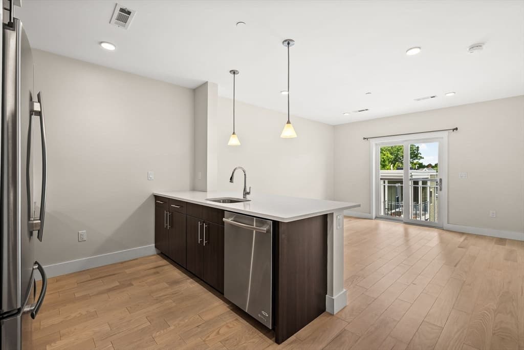 1975 Massachusetts Ave # 302, Cambridge MA 02140 photo 4