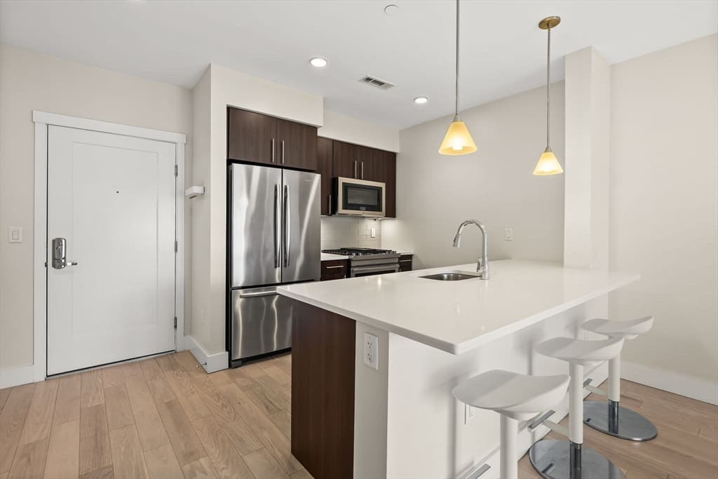 1975 Massachusetts Ave # 302, Cambridge MA 02140 photo 8