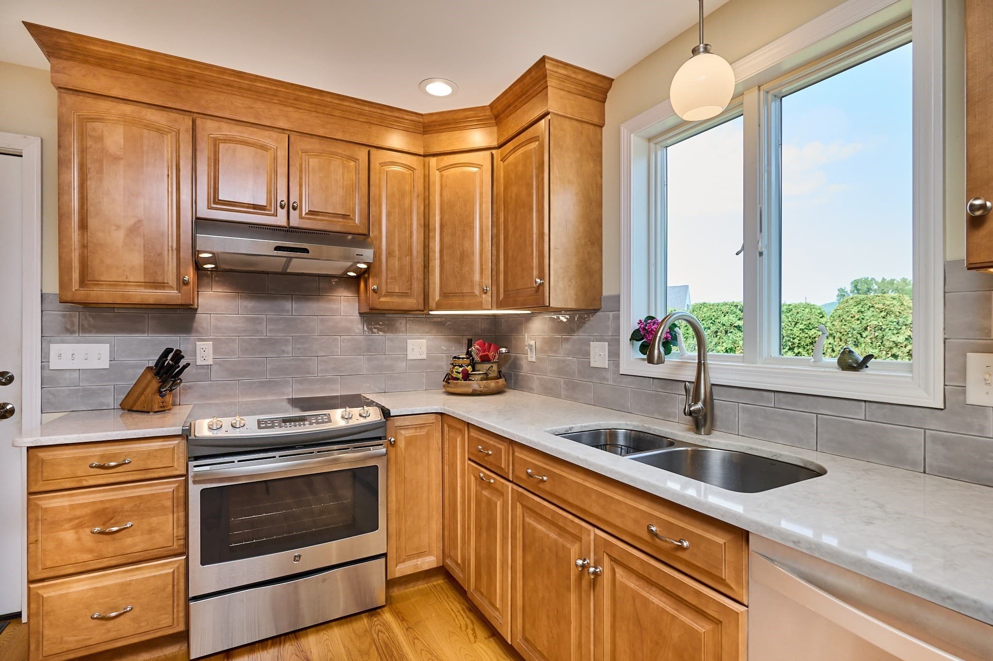 Single Family Residence at 420 Hadley Rd, Sunderland MA 01375, photo 9 of 33