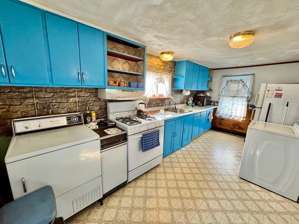 112 Florence Ave, Tewksbury MA 01876 photo 2