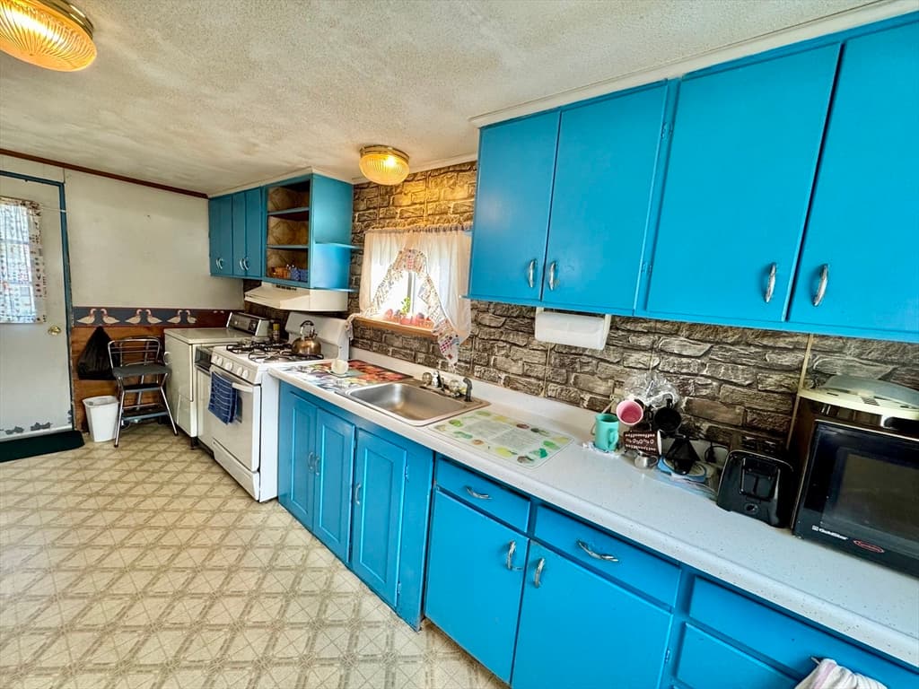 112 Florence Ave, Tewksbury MA 01876 photo 3