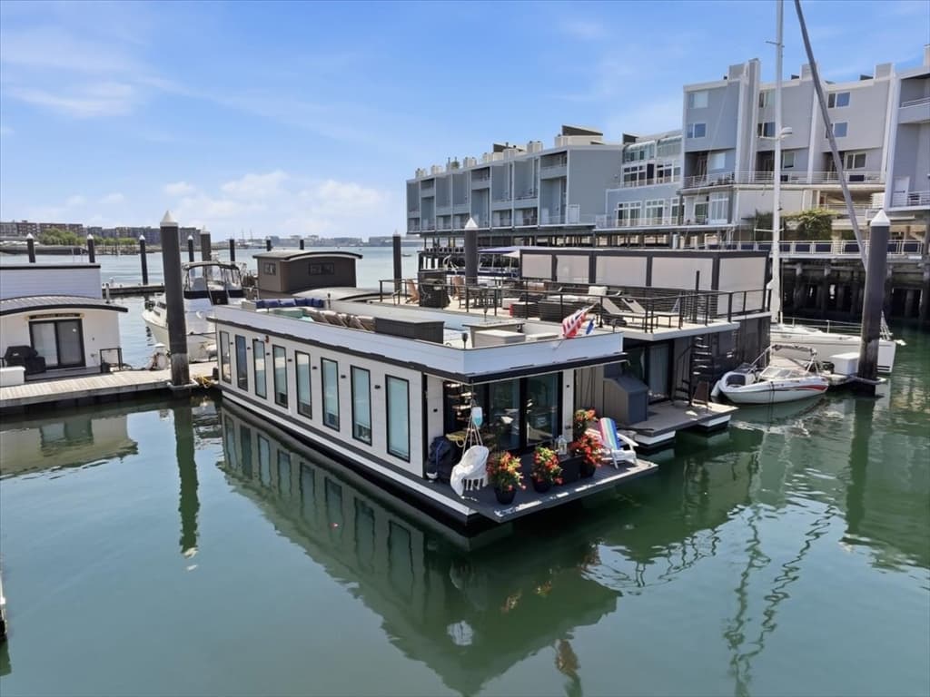 1 Pier 8 13th St # B28, Boston MA 02129