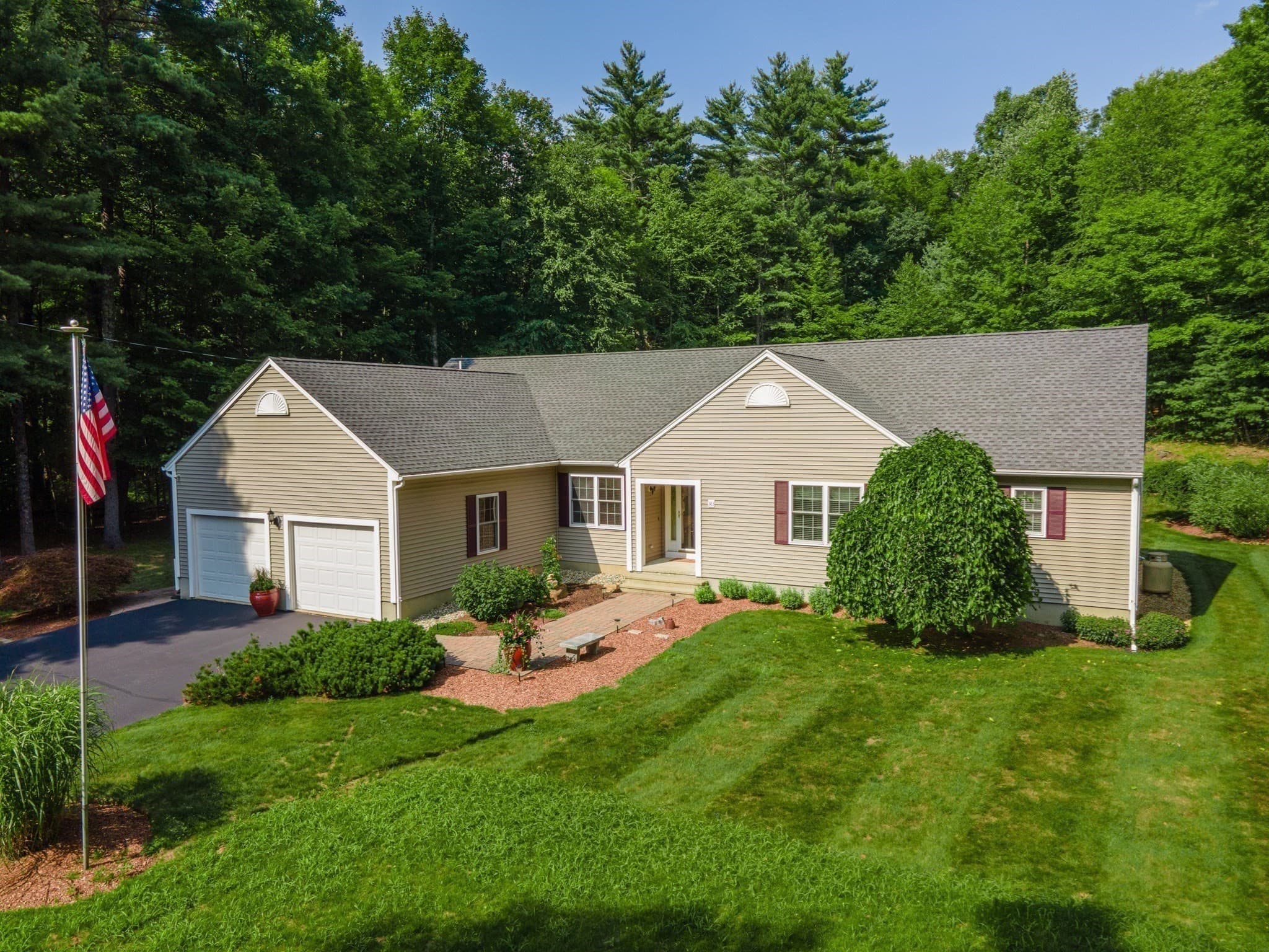 383 Mashapaug Rd, Holland MA 01521