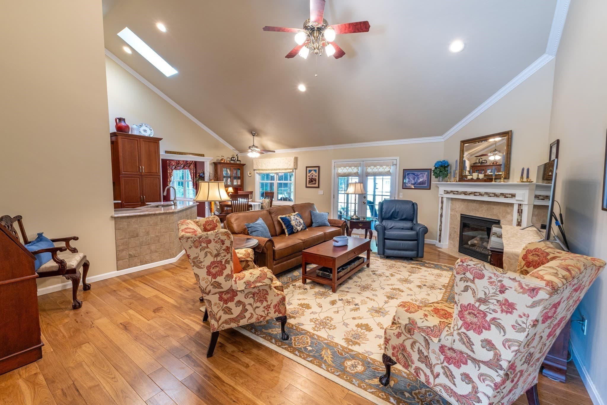 Single Family Residence at 383 Mashapaug Rd, Holland MA 01521, photo 10 of 42