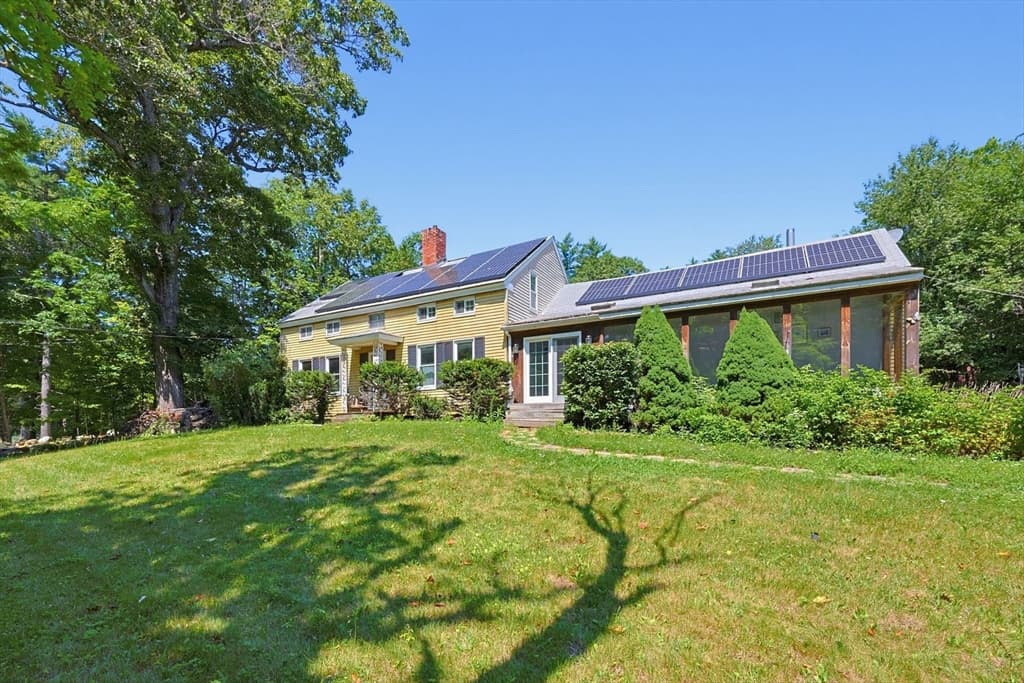 525 Clark St, Gardner MA 01440 photo 2
