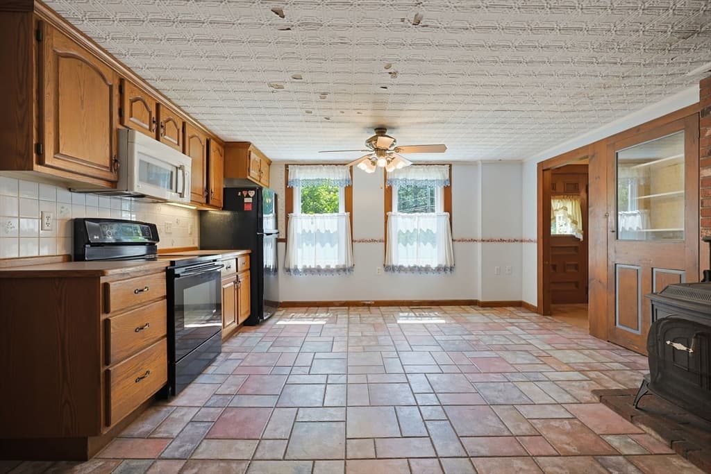 525 Clark St, Gardner MA 01440 photo 6