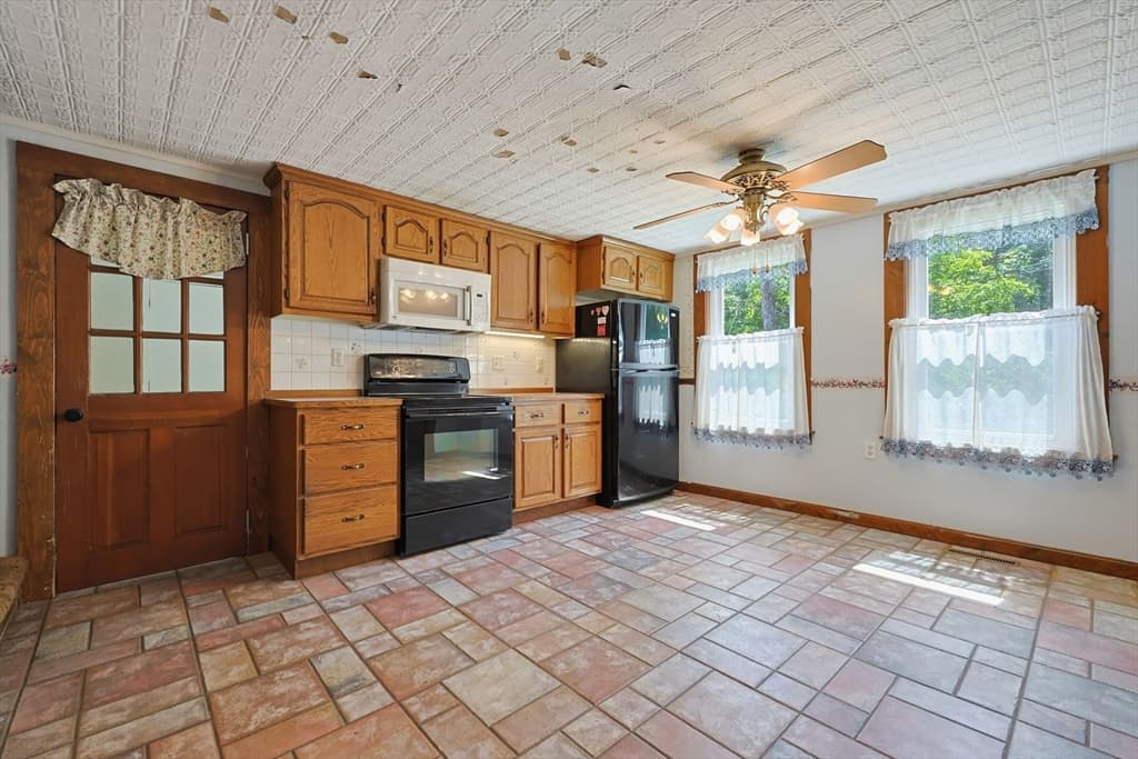 525 Clark St, Gardner MA 01440 photo 7