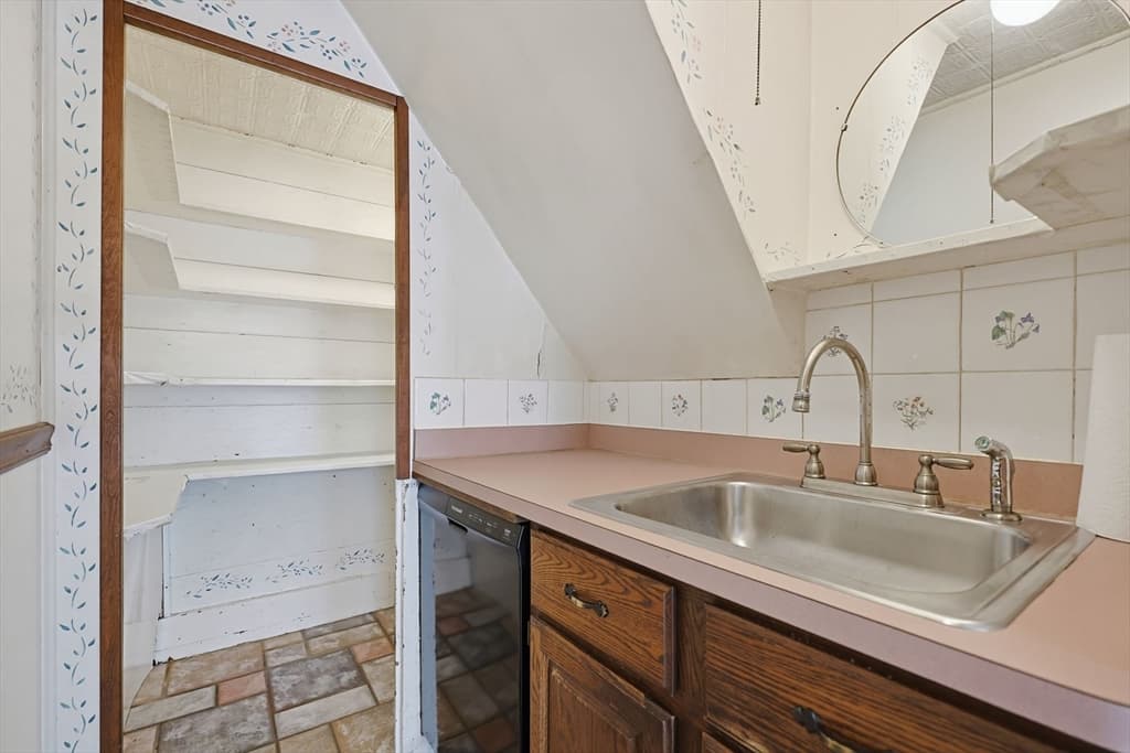 525 Clark St, Gardner MA 01440 photo 9