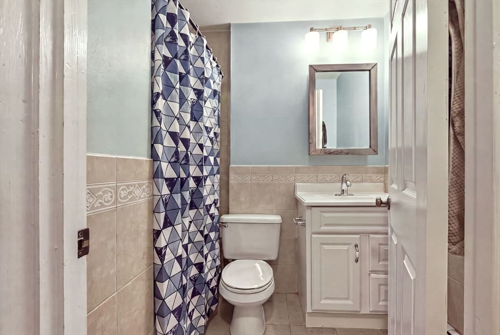 Condominium at 66 Beacon St # 1, Chelsea MA 02150, Chelsea, photo 16 of 27