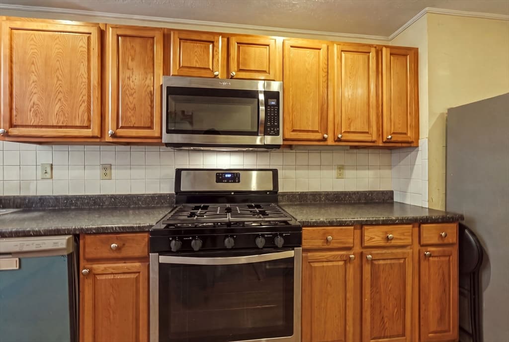 Condominium at 66 Beacon St # 1, Chelsea MA 02150, Chelsea, photo 7 of 27
