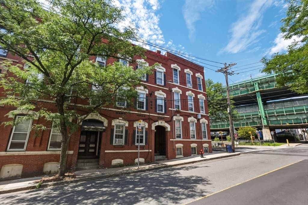 Condominium at 66 Beacon St # 1, Chelsea MA 02150, Chelsea, photo 3 of 27