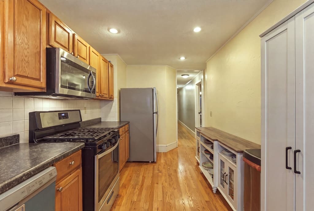Condominium at 66 Beacon St # 1, Chelsea MA 02150, Chelsea, photo 8 of 27